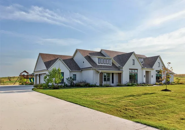Photo 2 of Single family home for sale at 10932 Gregory Rd, Sanger, TX 76266 | MLS# 21360665 | Listing updated on 2026-08-28