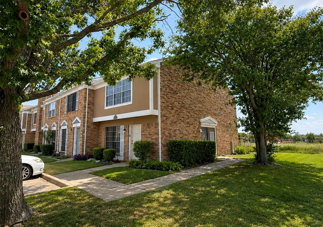 Photo 2 of Condo for sale at 721 Lee St #11, Mesquite, TX 75149 | MLS# 21360678 | Listing updated on 2026-08-15