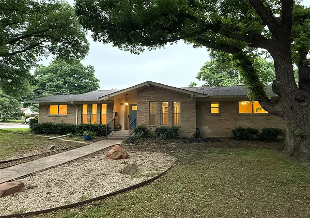 Photo 1 of Single family home for sale at 1116 Elizabeth Ln, Richardson, TX 75080 | MLS# 21360693 | Listing updated on 2026-09-25