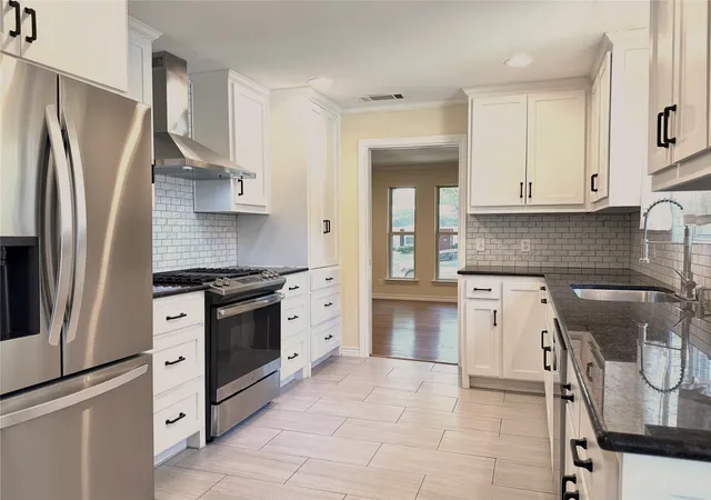 Photo 2 of Single family home for sale at 1116 Elizabeth Ln, Richardson, TX 75080 | MLS# 21360693 | Listing updated on 2026-09-25