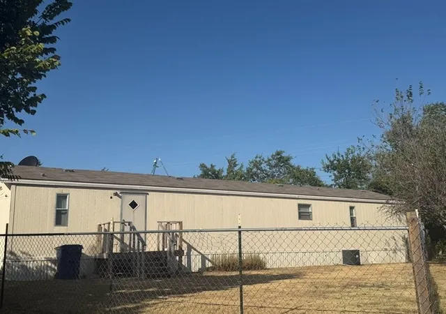 Photo 3 of Manufactured home for sale at 1002 E Business 380 #9, Decatur, TX 76234 | MLS# 21360712 | Listing updated on 2026-08-22