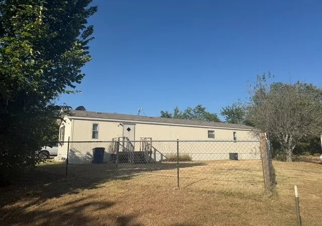 Photo 3 of Manufactured home for sale at 1002 E Business 380 #9, Decatur, TX 76234 | MLS# 21360712 | Listing updated on 2026-10-06