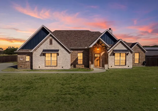 Photo 1 of Single family home for sale at 6450 Eyrie Bnd, Waxahachie, TX 75167 | MLS# 21360672 | Listing updated on 2026-08-29