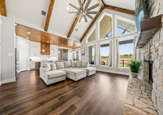 Photo 4 of Single family home for sale at 6450 Eyrie Bnd, Waxahachie, TX 75167 | MLS# 21360672 | Listing updated on 2026-08-29