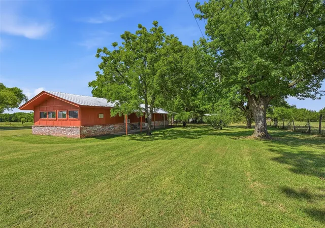 Photo 2 of Single family home for sale at 2134 Flowing Wells Rd, Pottsboro, TX 75076 | MLS# 21356749 | Listing updated on 2026-09-30