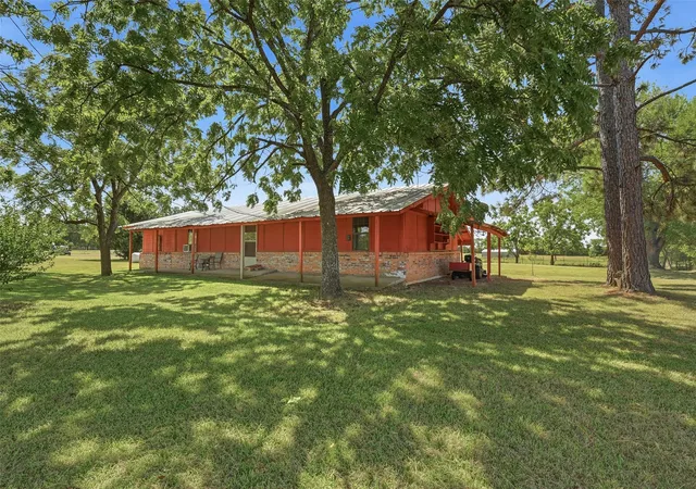 Photo 3 of Single family home for sale at 2134 Flowing Wells Rd, Pottsboro, TX 75076 | MLS# 21356749 | Listing updated on 2026-09-30