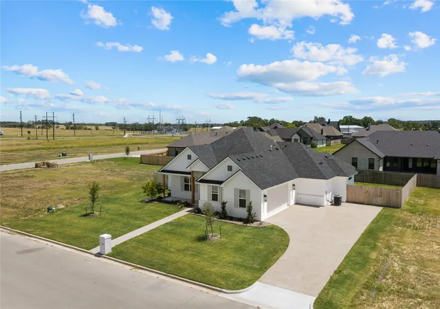 Photo 4 of Single family home for sale at 119 Paddle Boat Ct, Waco, TX 76706 | MLS# 21359610 | Listing updated on 2026-10-06