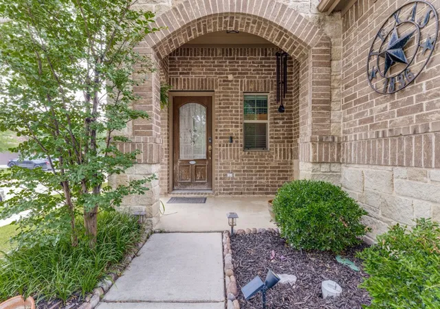 Photo 3 of Single family home for sale at 2864 Houston Wood Dr, Fort Worth, TX 76244 | MLS# 21360808 | Listing updated on 2026-10-07