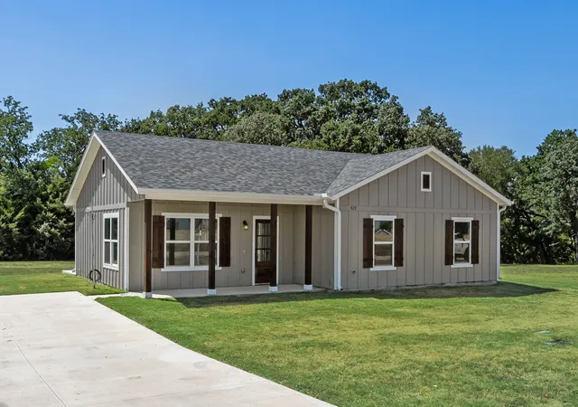 1st image of 429 Caro Dr, West Tawakoni, TX 75474 | MLS# 21336560