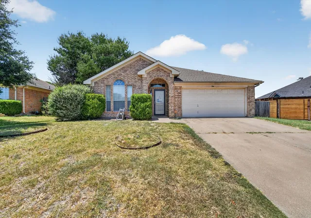 Photo 2 of Single family home for sale at 1144 Park Gln, Crowley, TX 76036 | MLS# 21360652 | Listing updated on 2026-08-18