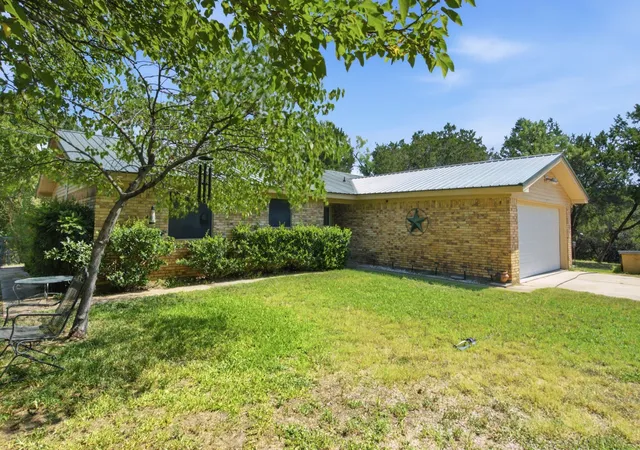 Photo 1 of Single family home for sale at 135 Indian Mountain Ct, Granbury, TX 76048 | MLS# 21356243 | Listing updated on 2026-08-15