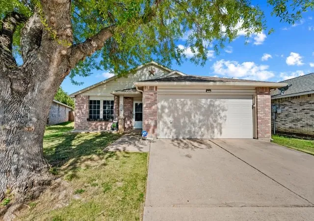 Photo 1 of Sale Pending at 8721 Hunters Point Wy, Fort Worth, TX 76123 | MLS# 21360805 | Listing updated on 2026-10-02