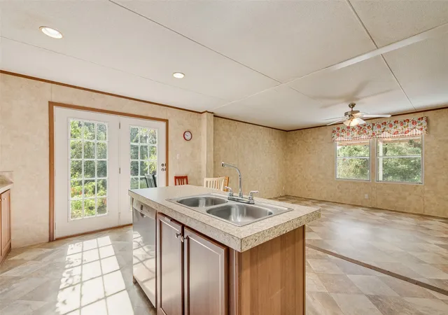 Photo 4 of Manufactured home for sale at 7401 County Road 4613, Athens, TX 75752 | MLS# 21359502 | Listing updated on 2026-09-19