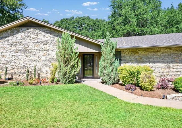 Photo 2 of Single family home for sale at 123 Sandra Palmer St, Stephenville, TX 76401 | MLS# 21360132 | Listing updated on 2026-08-17