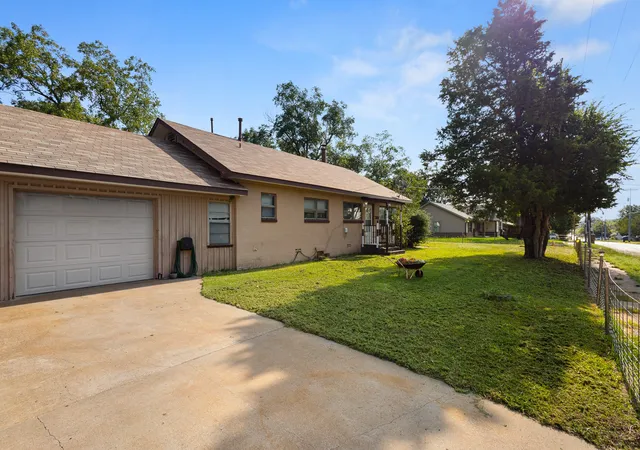 Photo 1 of Single family home for sale at 301 W Nelson St, Bowie, TX 76230 | MLS# 21360829 | Listing updated on 2026-08-15