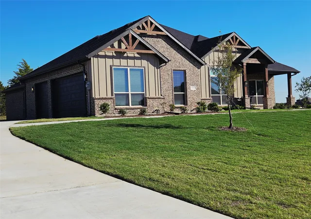 Photo 3 of Single family home for sale at 6841 Southrock Dr, Midlothian, TX 76065 | MLS# 21360839 | Listing updated on 2026-10-07