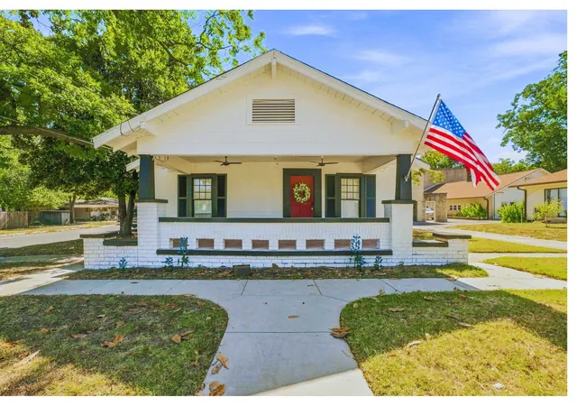 Photo 1 of Single family home for sale at 814 N Ollie St, Stephenville, TX 76401 | MLS# 21360895 | Listing updated on 2026-08-16