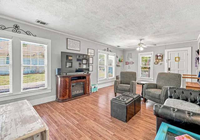 Photo 3 of Single family home for sale at 814 N Ollie St, Stephenville, TX 76401 | MLS# 21360895 | Listing updated on 2026-08-16
