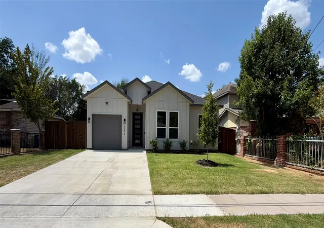 Photo 1 of Sale Pending at 559 Pleasant Vista Dr, Dallas, TX 75217 | MLS# 21360907 | Listing updated on 2026-08-26