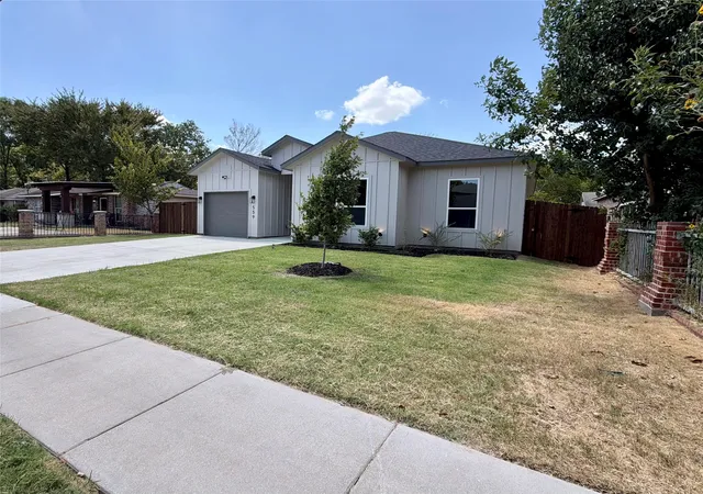 Photo 3 of Sale Pending at 559 Pleasant Vista Dr, Dallas, TX 75217 | MLS# 21360907 | Listing updated on 2026-08-26