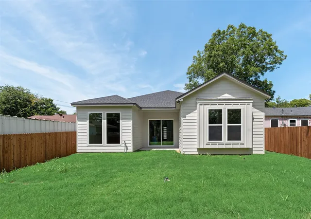 Photo 4 of Single family home for sale at 3328 Arizona Ave, Dallas, TX 75216 | MLS# 21360917 | Listing updated on 2026-08-16