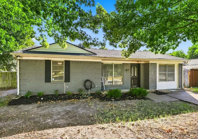 Photo 1 of Single family home for sale at 2129 Diane Dr, Mesquite, TX 75149 | MLS# 21360919 | Listing updated on 2026-08-31