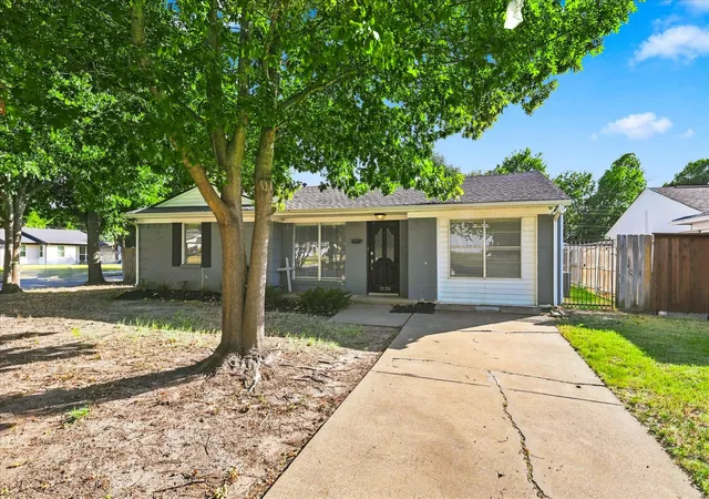Photo 3 of Single family home for sale at 2129 Diane Dr, Mesquite, TX 75149 | MLS# 21360919 | Listing updated on 2026-08-31
