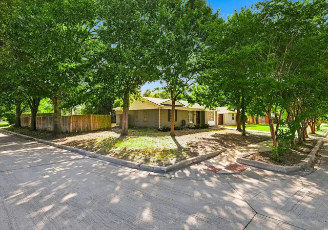Photo 3 of Single family home for sale at 2129 Diane Dr, Mesquite, TX 75149 | MLS# 21360919 | Listing updated on 2026-08-31