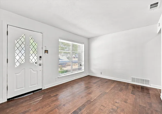 Photo 4 of Single family home for sale at 2129 Diane Dr, Mesquite, TX 75149 | MLS# 21360919 | Listing updated on 2026-08-31