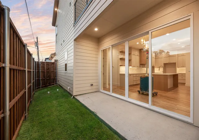 Photo 6 of Single family home for sale at 1527 Dennison St, Dallas, TX 75212 | MLS# 21360946 | Listing updated on 2026-10-07