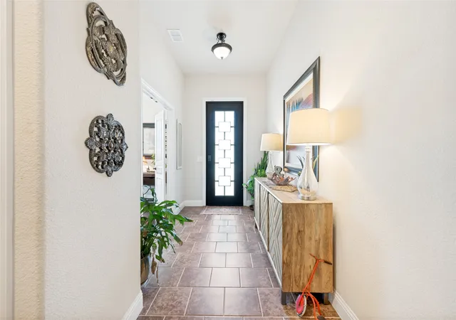 Photo 3 of Single family home for sale at 403 Lakeview Dr, Alvarado, TX 76009 | MLS# 21360599 | Listing updated on 2026-09-22