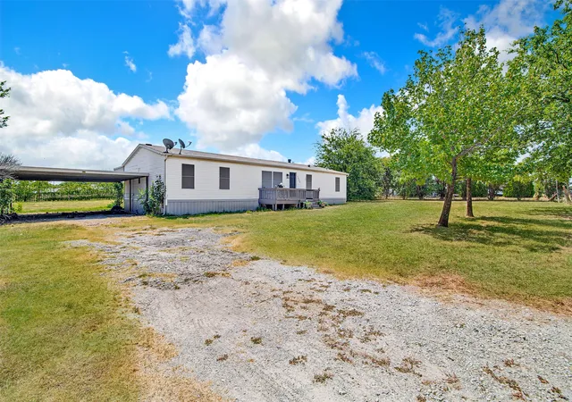 Photo 2 of Sale Pending at 12156 Thistle Ln, Justin, TX 76247 | MLS# 21360505 | Listing updated on 2026-08-31