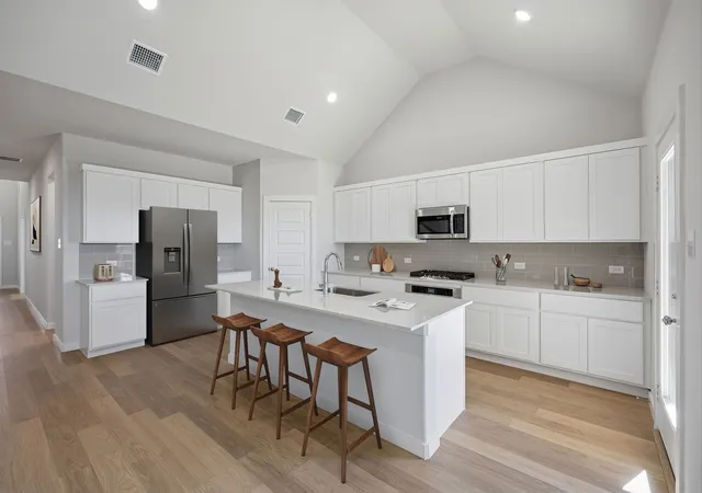 Photo 4 of Single family home for sale at 10601 Blakley Creek Rd, Fort Worth, TX 76126 | MLS# 21360983 | Listing updated on 2026-08-18