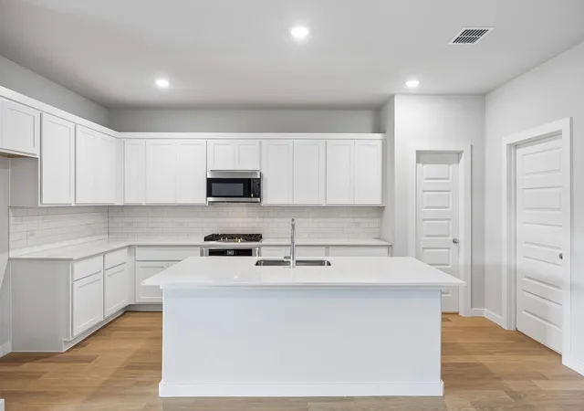 Photo 4 of Single family home for sale at 10608 Blakley Creek Rd, Fort Worth, TX 76126 | MLS# 21360990 | Listing updated on 2026-08-19