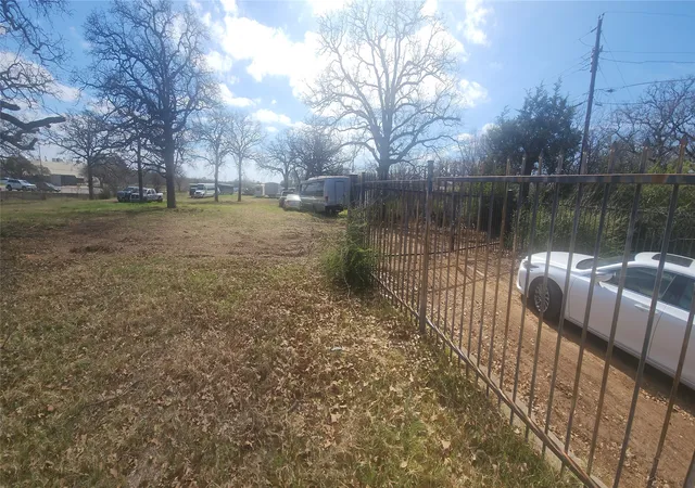 Photo 2 of Land for sale at 725 N Walton Walker Blvd, Irving, TX 75061 | MLS# 21361000 | Listing updated on 2026-08-15