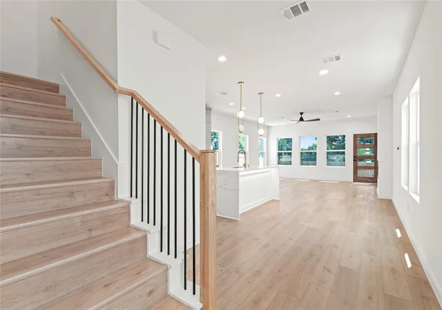 Photo 4 of Single family home for sale at 406 Bobbie St, Dallas, TX 75203 | MLS# 21356146 | Listing updated on 2026-09-29