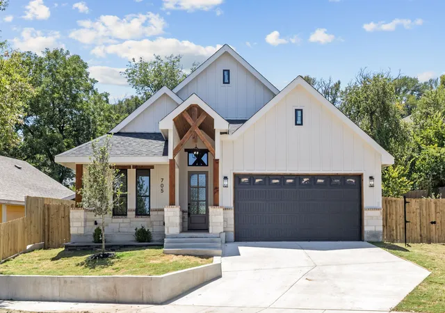 Photo 1 of Sale Pending at 705 Cliff St, Fort Worth, TX 76164 | MLS# 21360591 | Listing updated on 2026-10-06