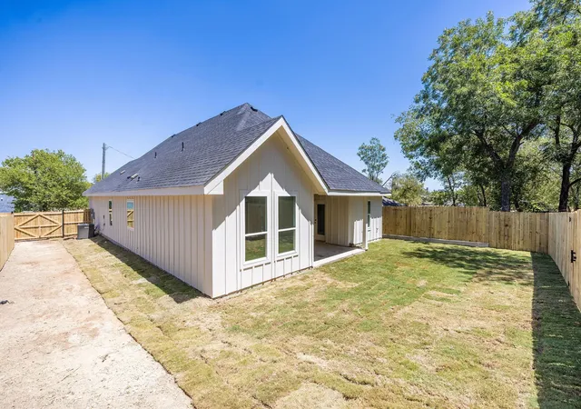 Photo 38 of Sale Pending at 705 Cliff St, Fort Worth, TX 76164 | MLS# 21360591 | Listing updated on 2026-10-06