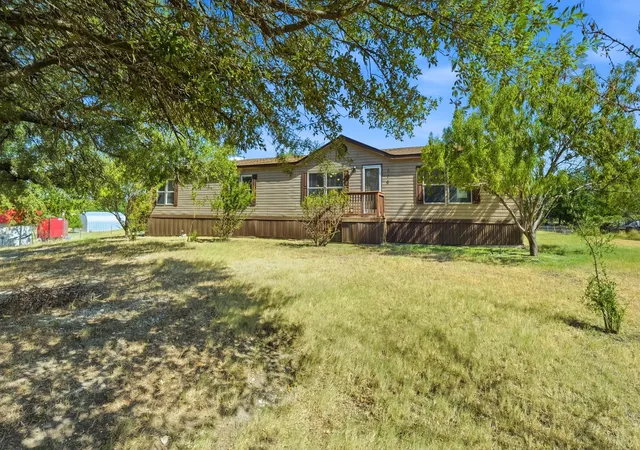 Photo 4 of Manufactured home for sale at 110 Draper Dr, Springtown, TX 76082 | MLS# 21332187 | Listing updated on 2026-09-19