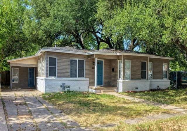 Photo 3 of Single family home for sale at 3420 Brook Cir, Waco, TX 76710 | MLS# 21361057 | Listing updated on 2026-08-27