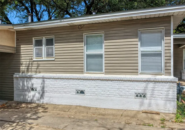 Photo 4 of Single family home for sale at 3420 Brook Cir, Waco, TX 76710 | MLS# 21361057 | Listing updated on 2026-08-27