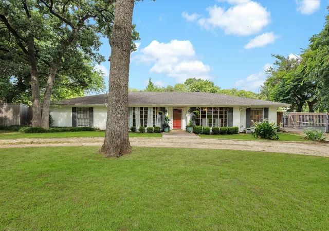 Photo 1 of Single family home for sale at 6004 Ken Ave, Arlington, TX 76001 | MLS# 21361081 | Listing updated on 2026-08-16