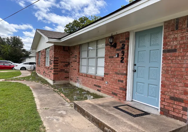 Photo 2 of Multi family home for sale at 290 N Barker St, Stephenville, TX 76401 | MLS# 21360191 | Listing updated on 2026-08-17