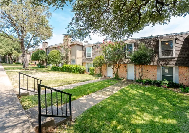 Listing Photo 4 - Condo for sale in building located at 13340 Kit Ln, Dallas, TX 75240 - Unit #B09