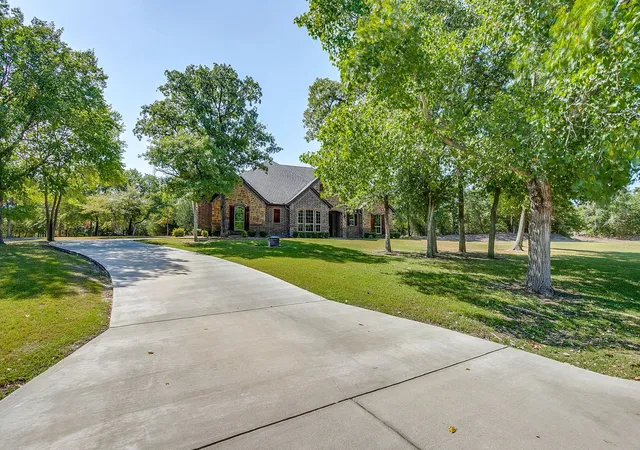 Photo 3 of Single family home for sale at 7259 Oak Creeks Ct, Fort Worth, TX 76135 | MLS# 21360425 | Listing updated on 2026-08-26