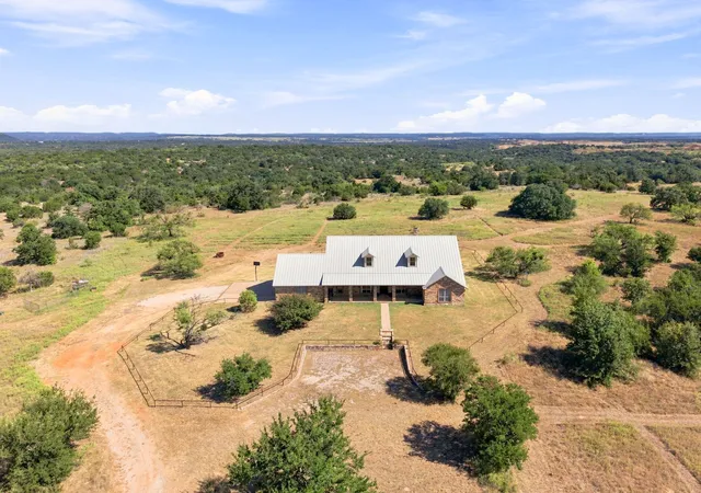 Photo 3 of Single family home for sale at 4350 Village Bend Rd, Mineral Wells, TX 76067 | MLS# 21361041 | Listing updated on 2026-08-16
