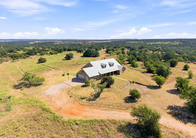 Photo 4 of Single family home for sale at 4350 Village Bend Rd, Mineral Wells, TX 76067 | MLS# 21361041 | Listing updated on 2026-08-16