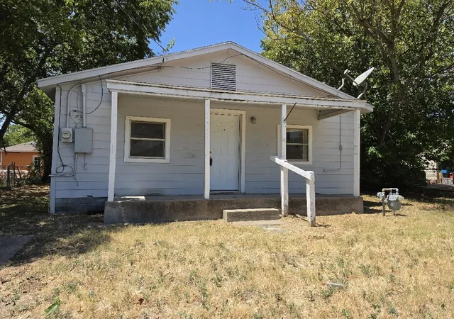 Photo 1 of Sale Pending at 311 Elmo St, Cleburne, TX 76031 | MLS# 21359143 | Listing updated on 2026-09-04