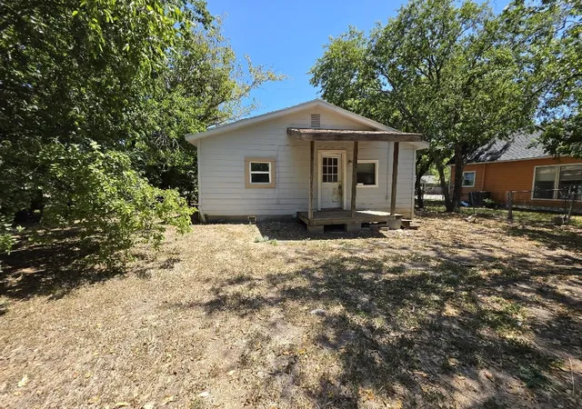 Photo 3 of Sale Pending at 311 Elmo St, Cleburne, TX 76031 | MLS# 21359143 | Listing updated on 2026-09-04