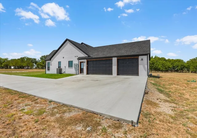 Photo 4 of Single family home for sale at 6080 Cates Ranch Rd, Godley, TX 76044 | MLS# 21361101 | Listing updated on 2026-08-27